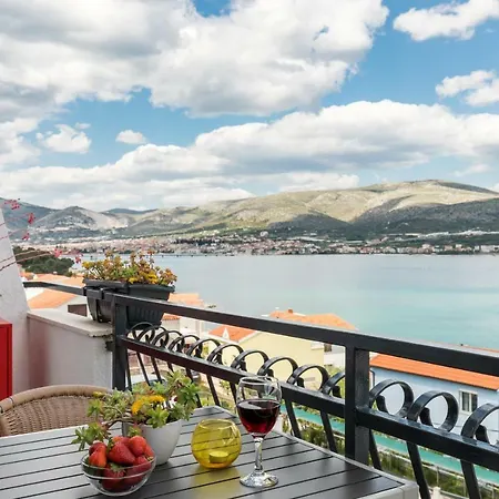 Rogulj شقة تروغير